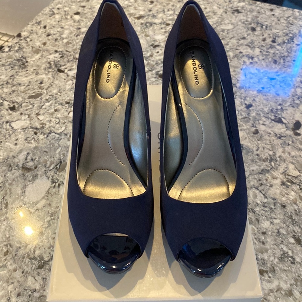 EUC Bandolino - Rainaa in navy. 9.5M